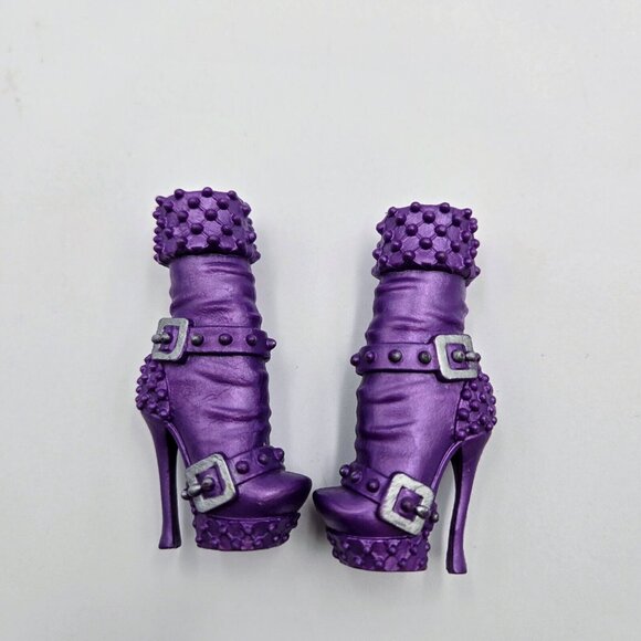 Monster High Casta Fierce Doll Accessories Broom Boots Dress Top Mattel Read - Picture 7 of 13